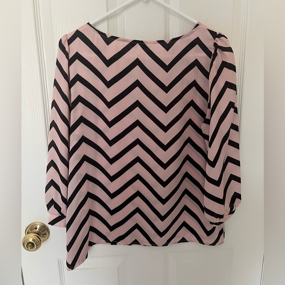 EUC Women’s Long-sleeve Pink & Black Chevron Pattern Top Size M